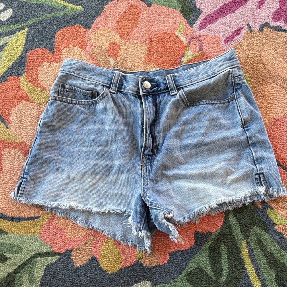GAP high rise cut offs